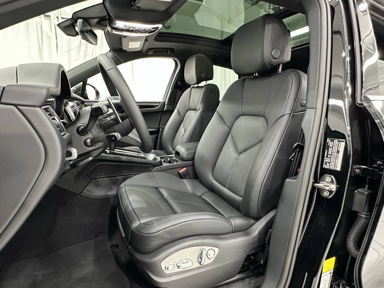 2025 Porsche Macan Newark DE