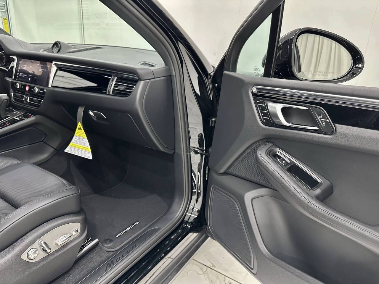 2025 Porsche Macan Newark DE