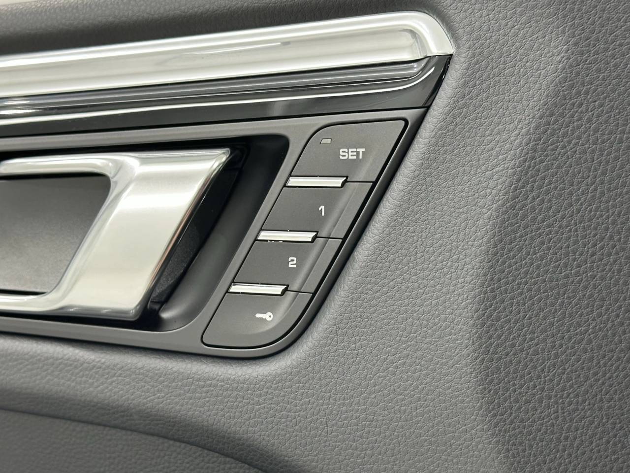 2025 Porsche Macan Newark DE