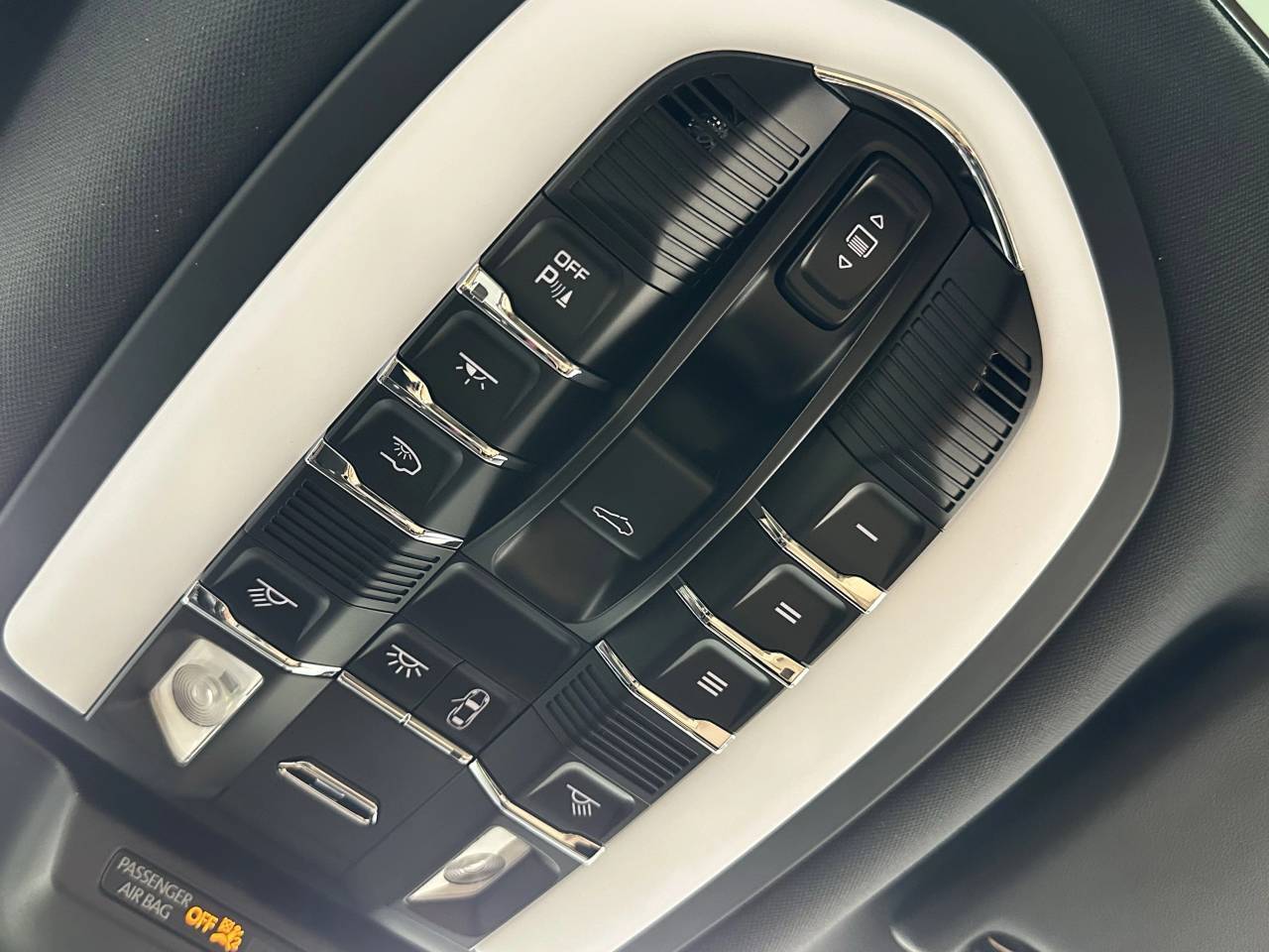 2025 Porsche Macan Newark DE