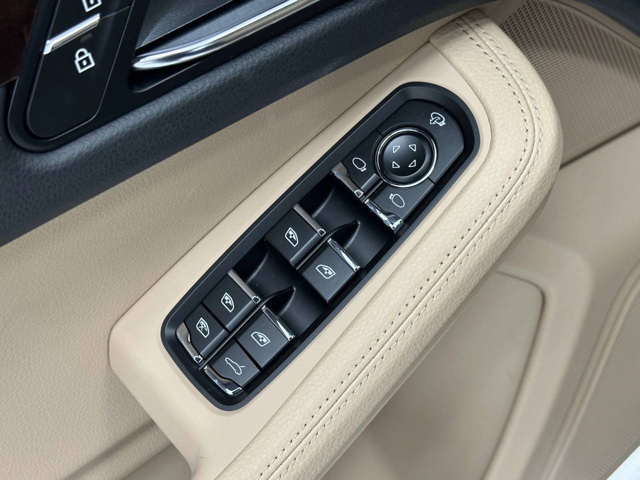 2025 Porsche Macan Newark DE