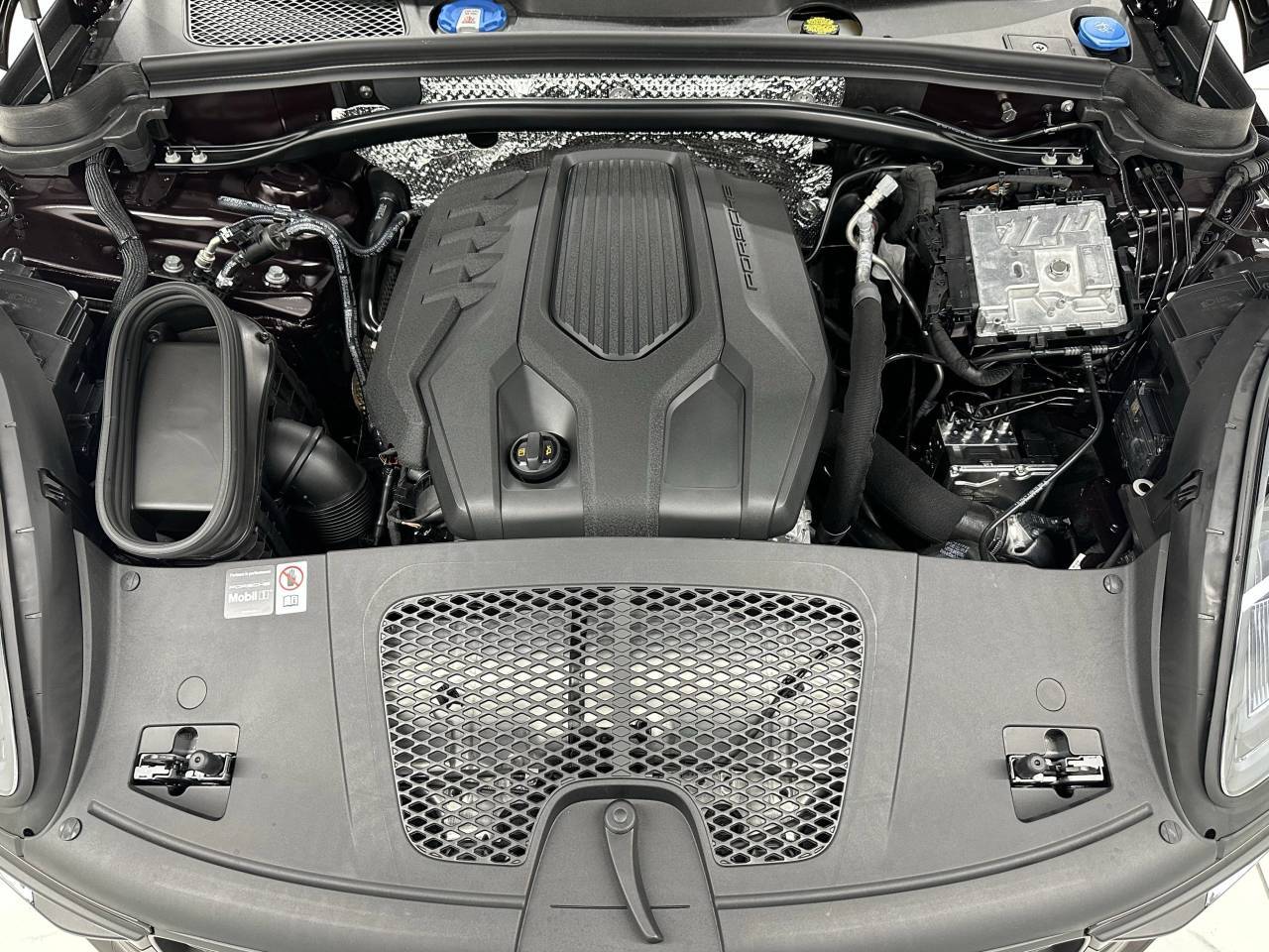 2025 Porsche Macan Newark DE