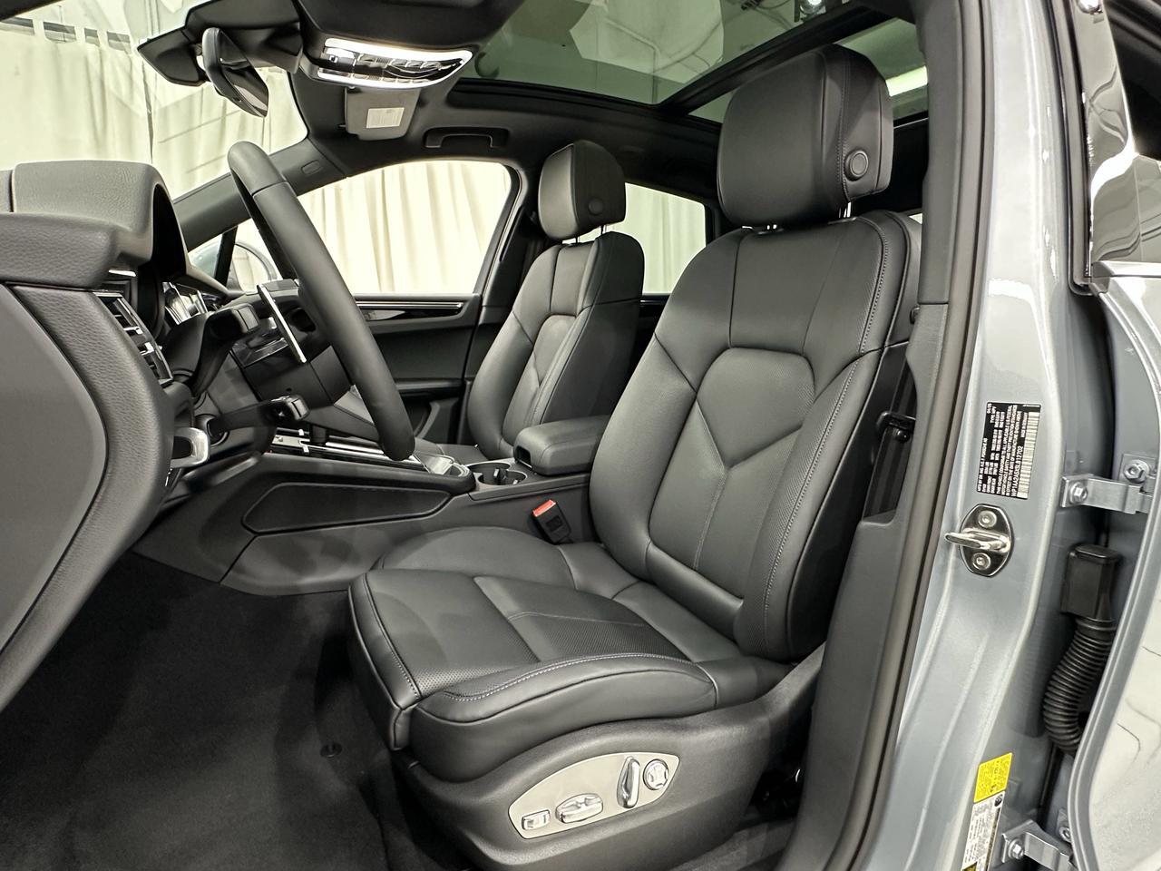 2025 Porsche Macan Newark DE