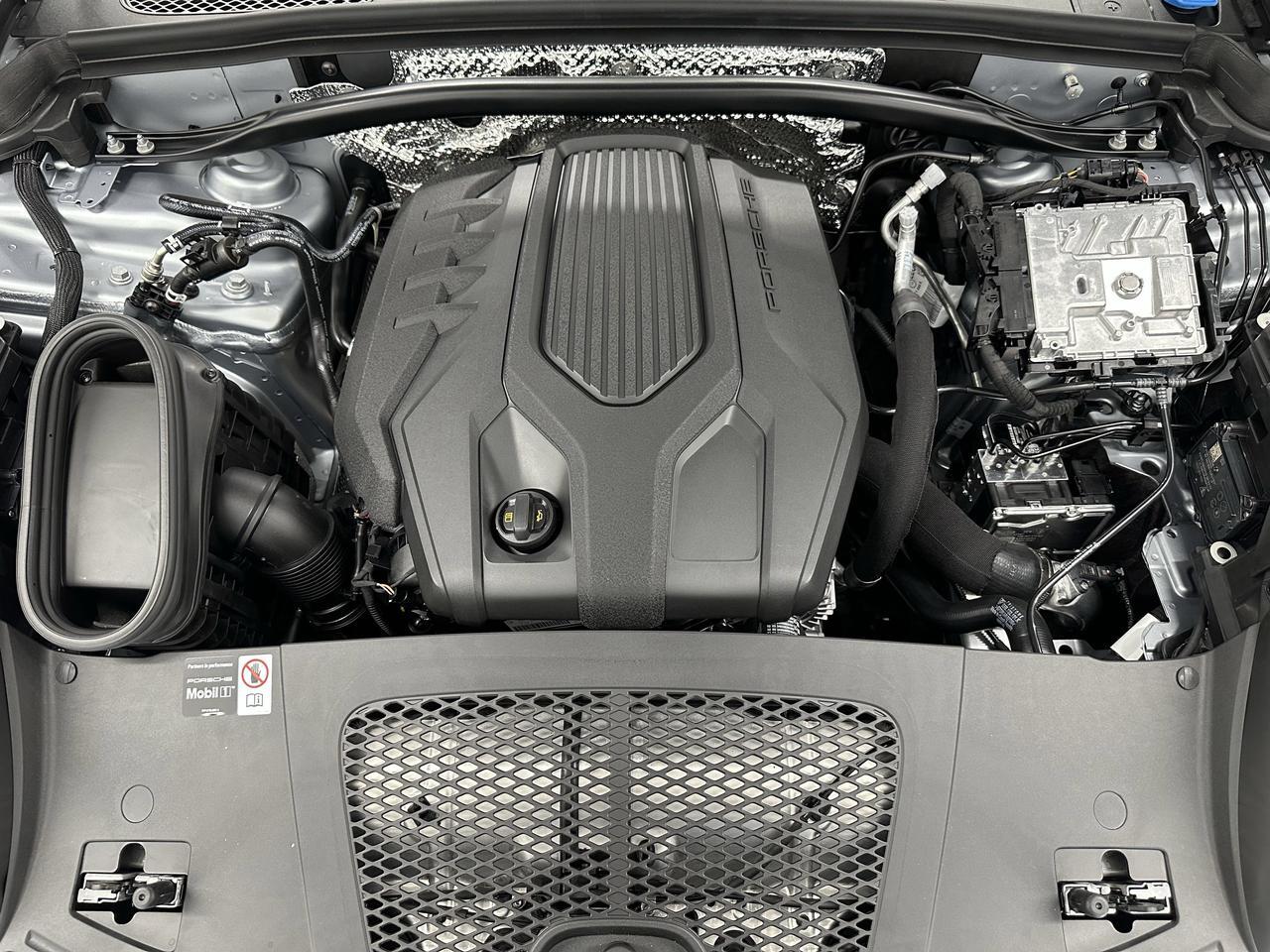 2025 Porsche Macan Newark DE