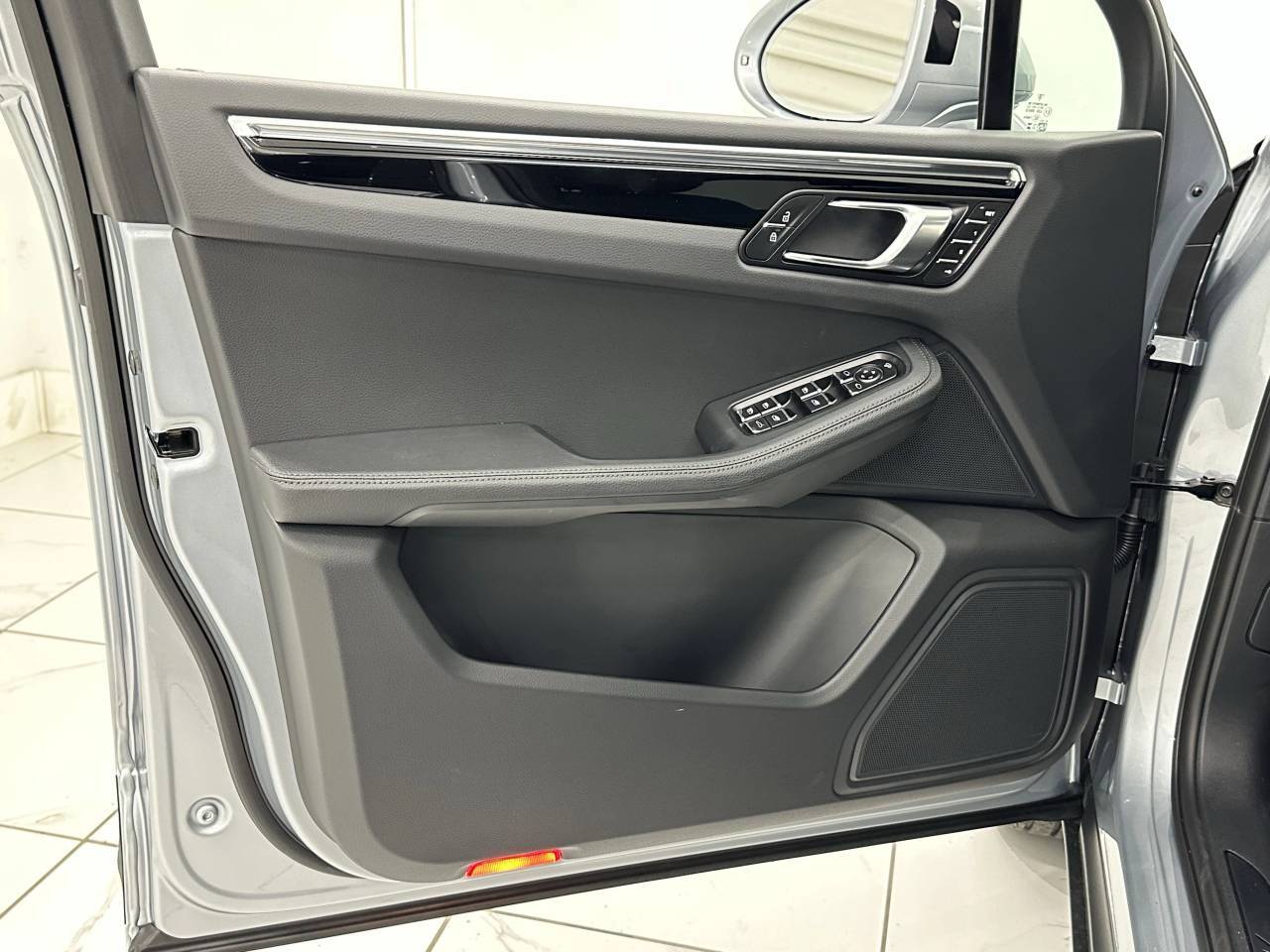 2025 Porsche Macan Newark DE