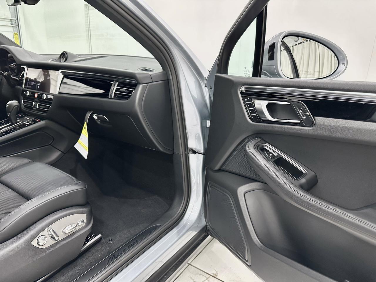 2025 Porsche Macan Newark DE