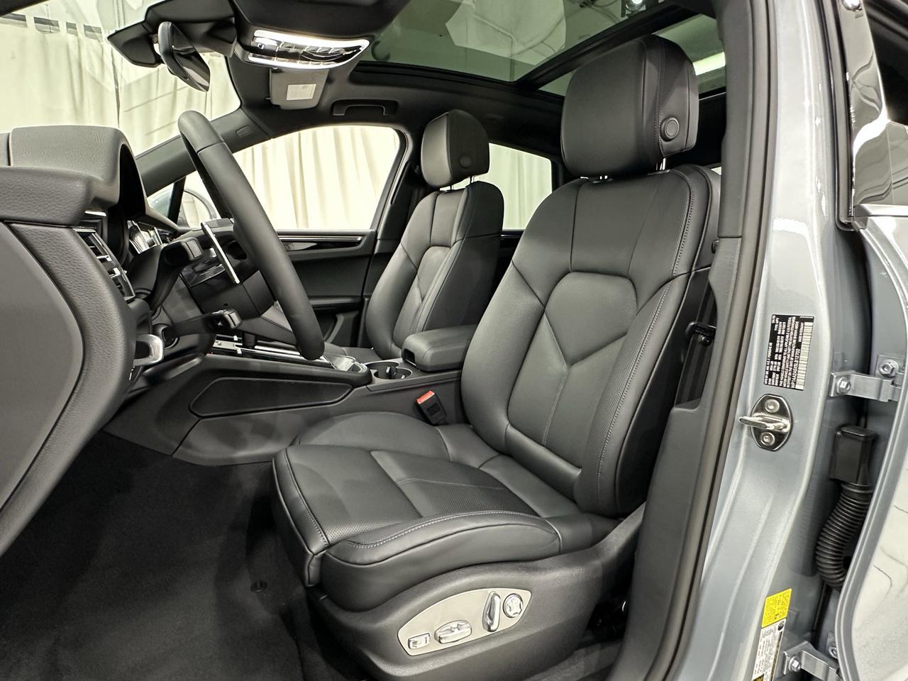 2025 Porsche Macan Newark DE