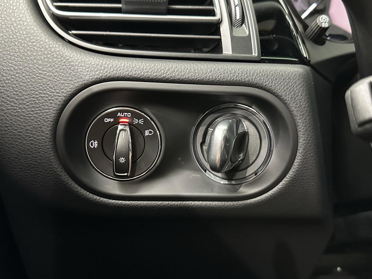 2025 Porsche Macan Newark DE