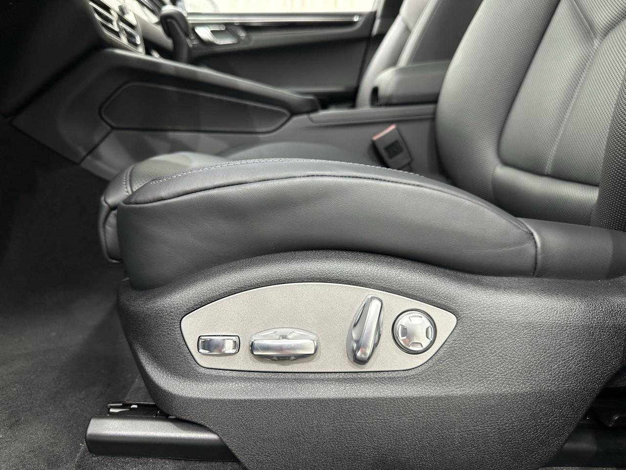 2025 Porsche Macan Newark DE