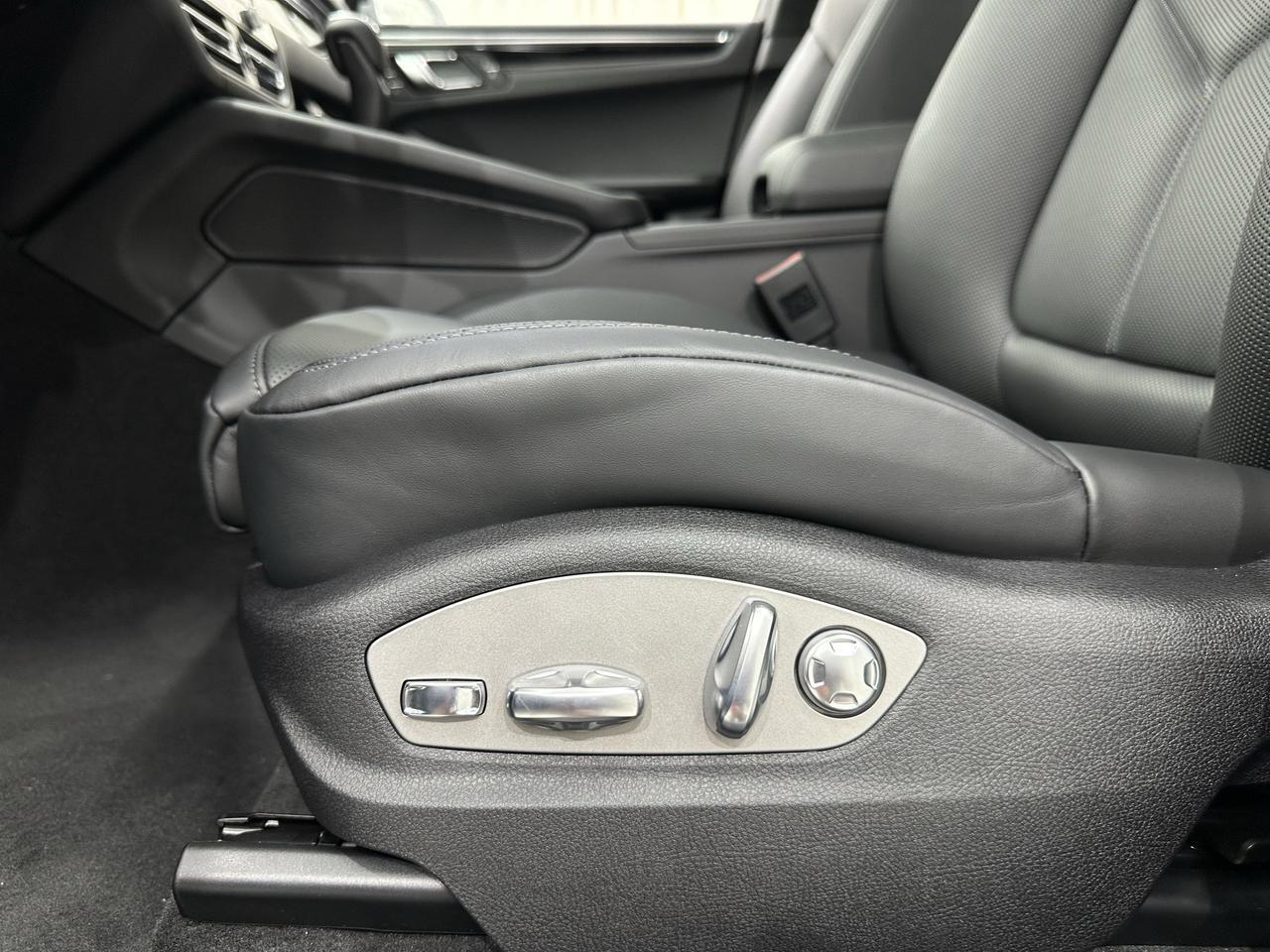 2025 Porsche Macan Newark DE