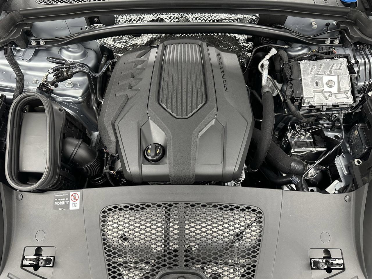 2025 Porsche Macan Newark DE