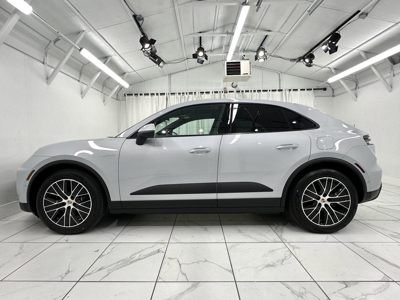 Certified 2025 Porsche Macan Base with VIN WP1AD2XA2SL076352 for sale in Newark, DE