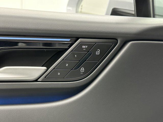 2025 Porsche Macan Newark DE