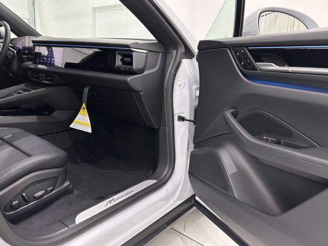 2025 Porsche Macan Newark DE