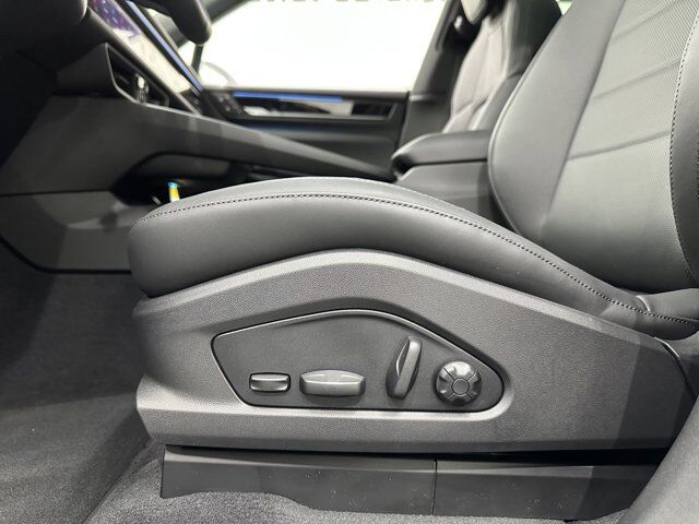 2025 Porsche Macan Newark DE