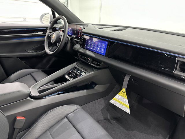 2025 Porsche Macan Newark DE
