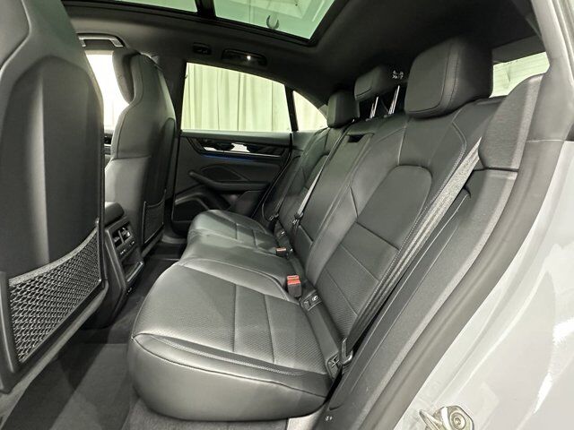 2025 Porsche Macan Newark DE