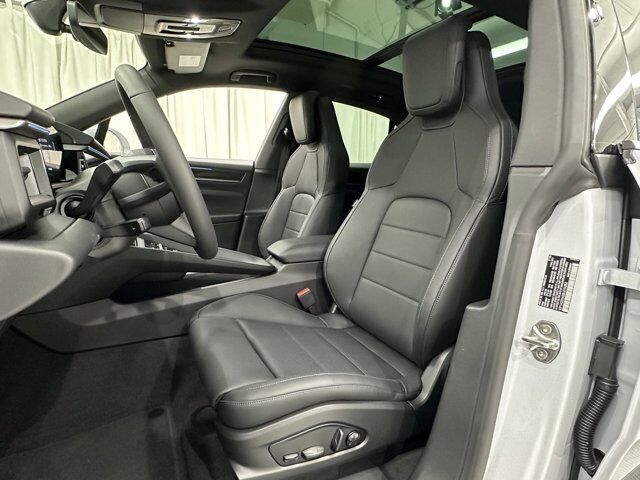 2025 Porsche Macan Newark DE