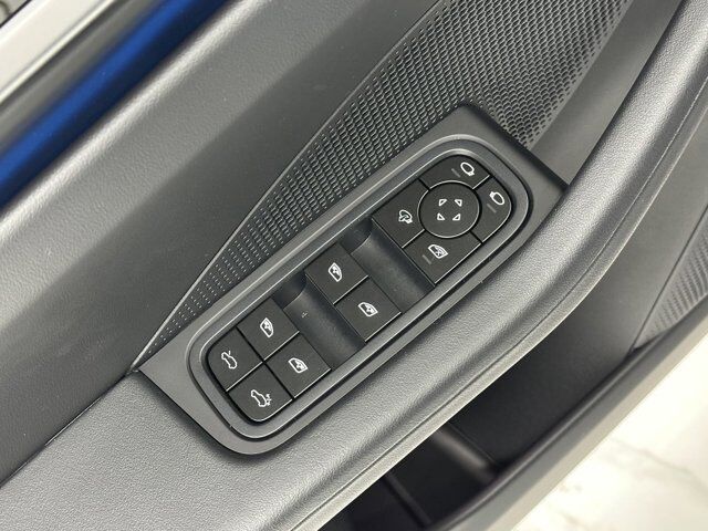 2025 Porsche Macan Newark DE
