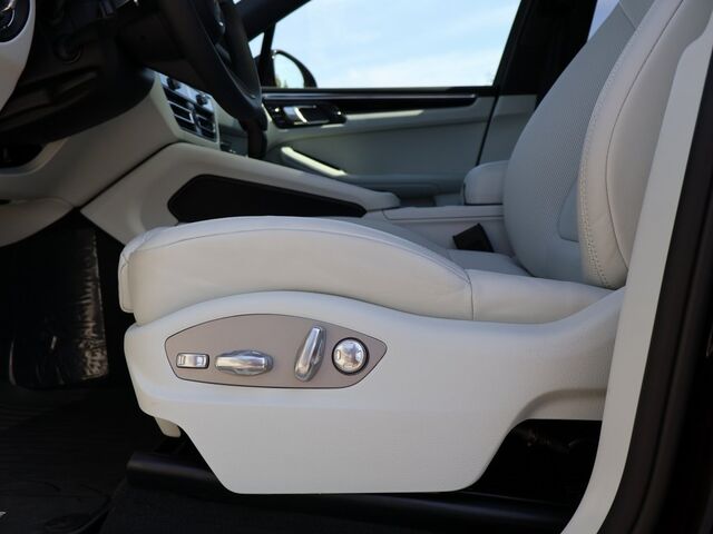 2025 Porsche Macan  Oshkosh WI