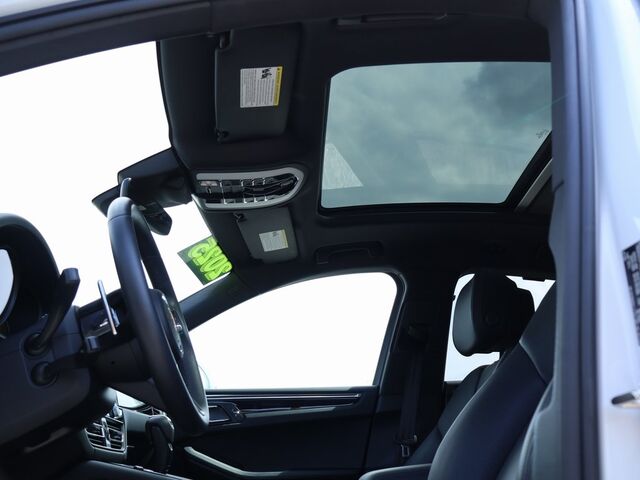 2025 Porsche Macan  Oshkosh WI