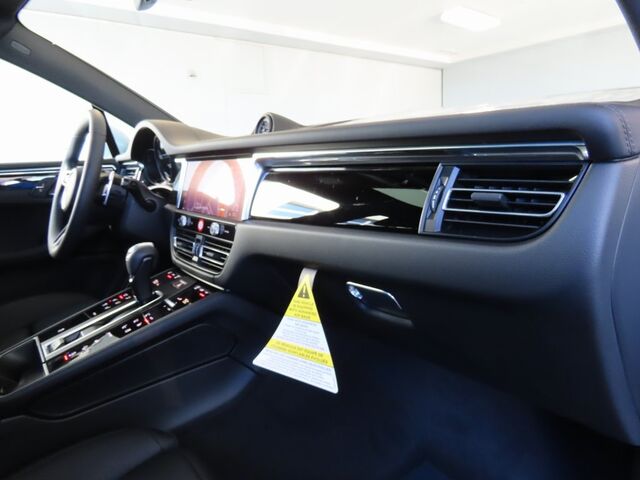 2025 Porsche Macan  Oshkosh WI