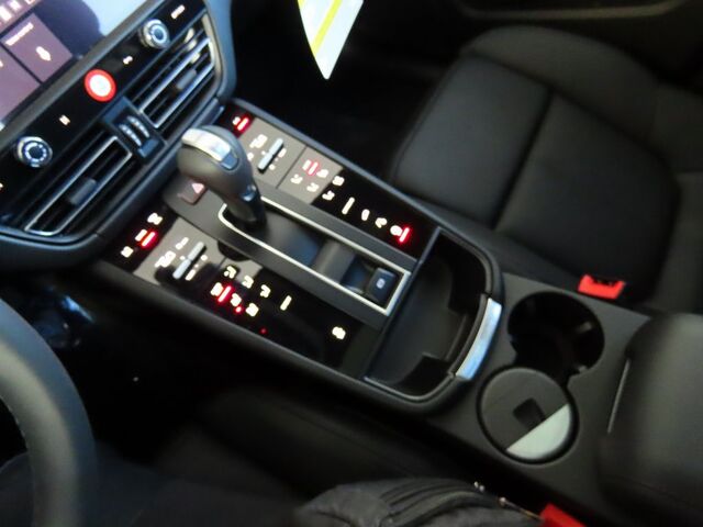 2025 Porsche Macan  Oshkosh WI
