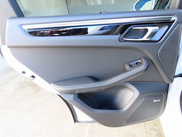 2025 Porsche Macan  Oshkosh WI