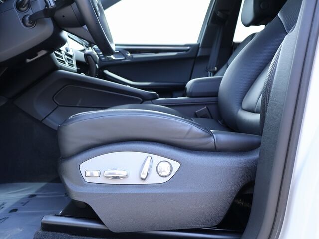 2025 Porsche Macan  Oshkosh WI