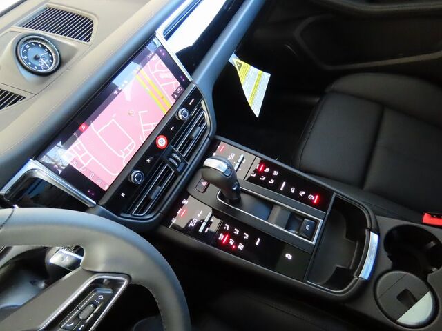 2025 Porsche Macan  Oshkosh WI