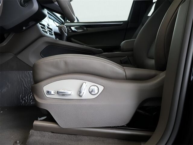 2025 Porsche Macan  Oshkosh WI