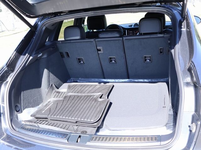2025 Porsche Macan  Oshkosh WI