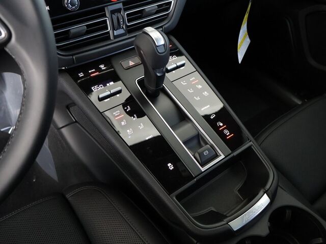 2025 Porsche Macan  Oshkosh WI