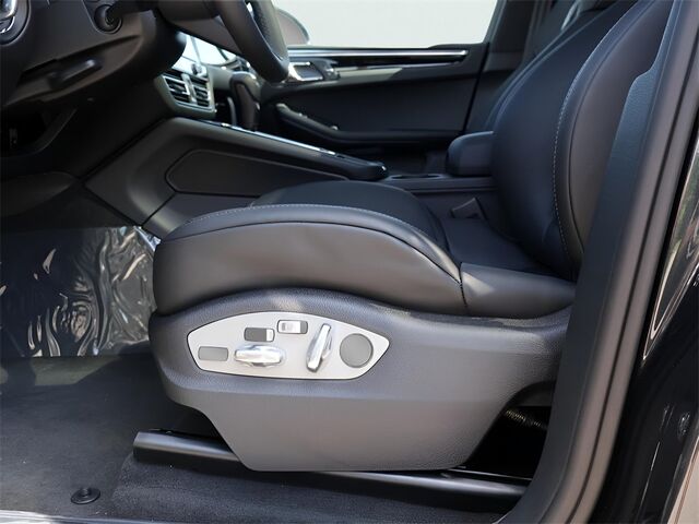 2025 Porsche Macan  Oshkosh WI