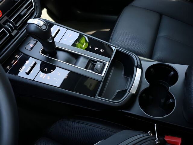 2025 Porsche Macan  Oshkosh WI