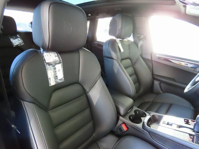 2025 Porsche Macan  Oshkosh WI