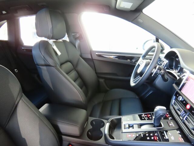 2025 Porsche Macan  Oshkosh WI