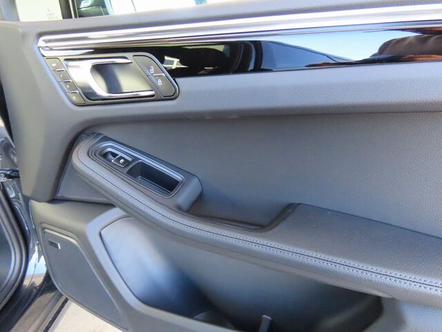2025 Porsche Macan  Oshkosh WI