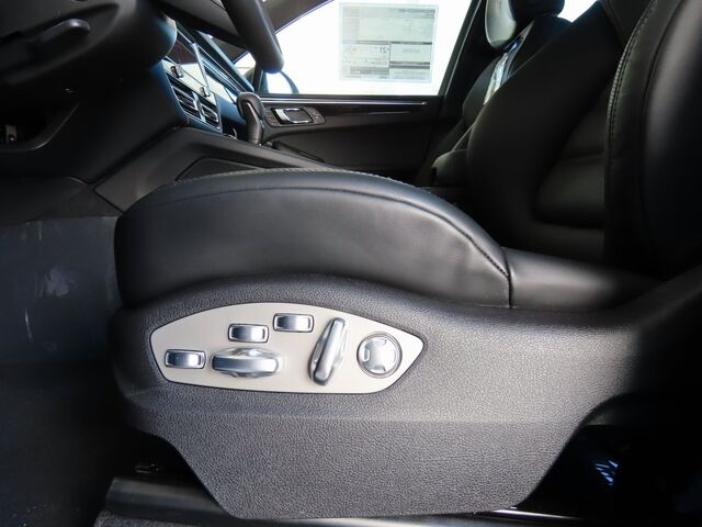 2025 Porsche Macan  Oshkosh WI