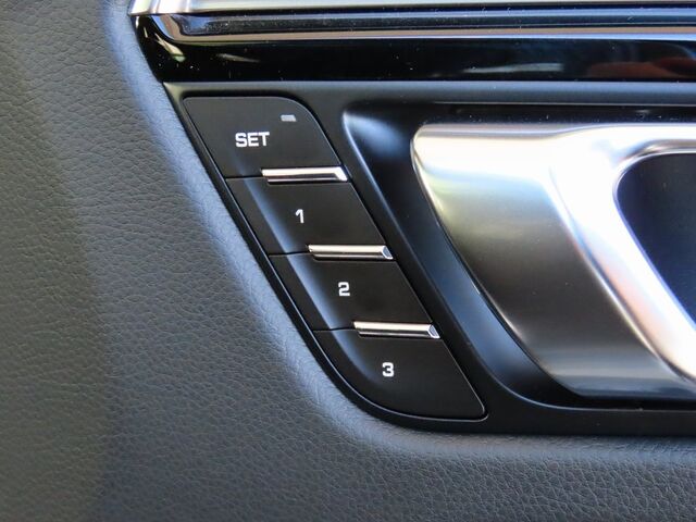 2025 Porsche Macan  Oshkosh WI