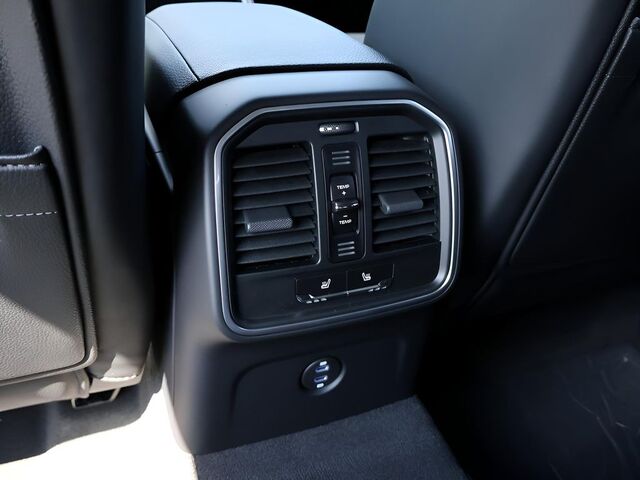 2025 Porsche Macan Oshkosh WI 2025 Porsche Macan Oshkosh WI