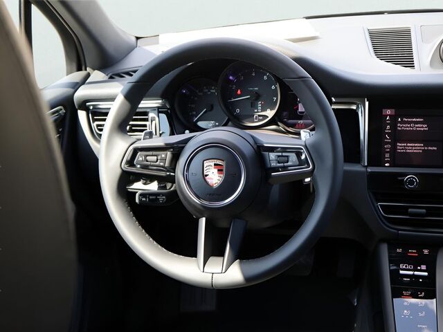 2025 Porsche Macan Oshkosh WI 2025 Porsche Macan Oshkosh WI