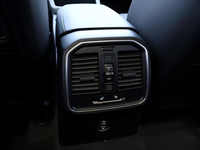 2025 Porsche Macan  Oshkosh WI