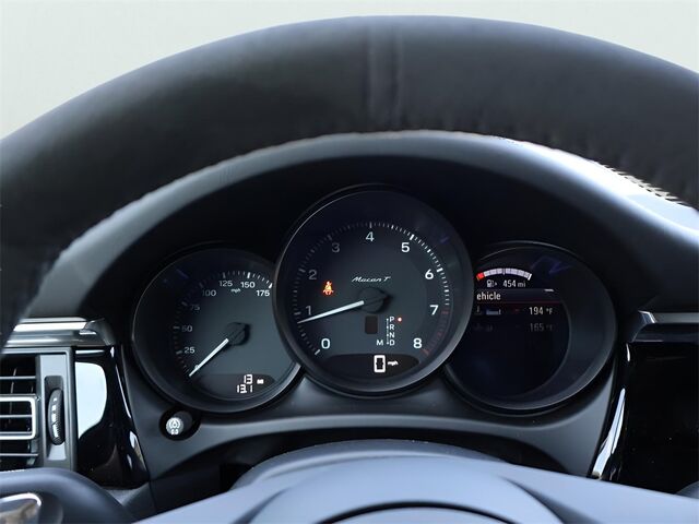 2025 Porsche Macan Oshkosh WI 2025 Porsche Macan Oshkosh WI