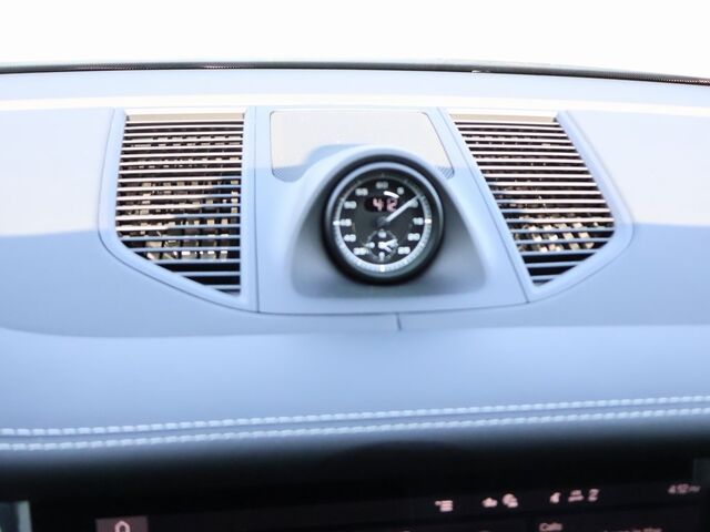 2025 Porsche Macan Oshkosh WI 2025 Porsche Macan Oshkosh WI