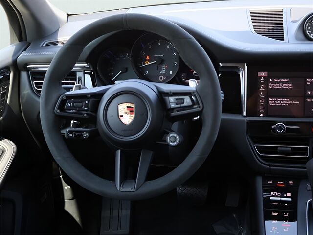 2025 Porsche Macan Oshkosh WI 2025 Porsche Macan Oshkosh WI