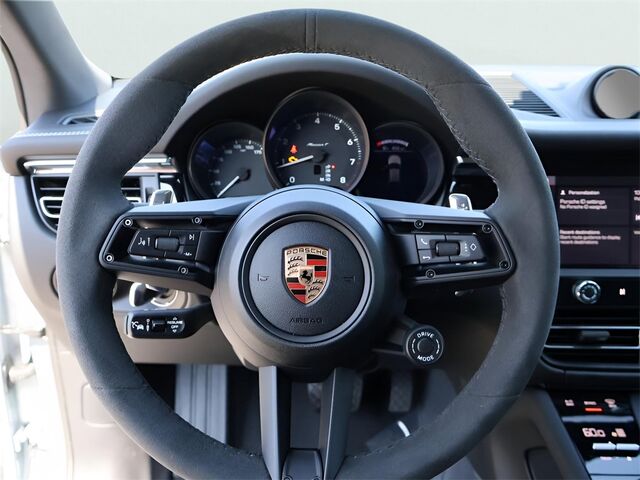 2025 Porsche Macan Oshkosh WI 2025 Porsche Macan Oshkosh WI