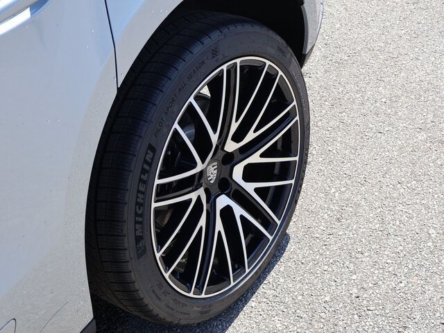 2025 Porsche Macan Oshkosh WI 2025 Porsche Macan Oshkosh WI