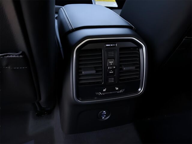 2025 Porsche Macan Oshkosh WI 2025 Porsche Macan Oshkosh WI