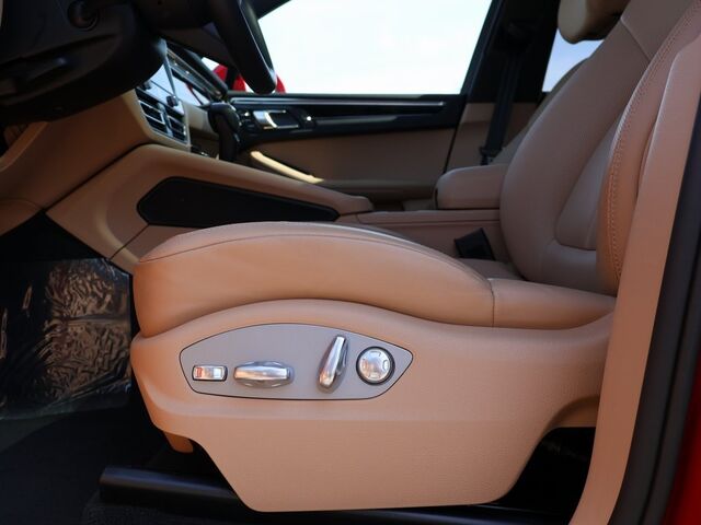 2025 Porsche Macan  Oshkosh WI